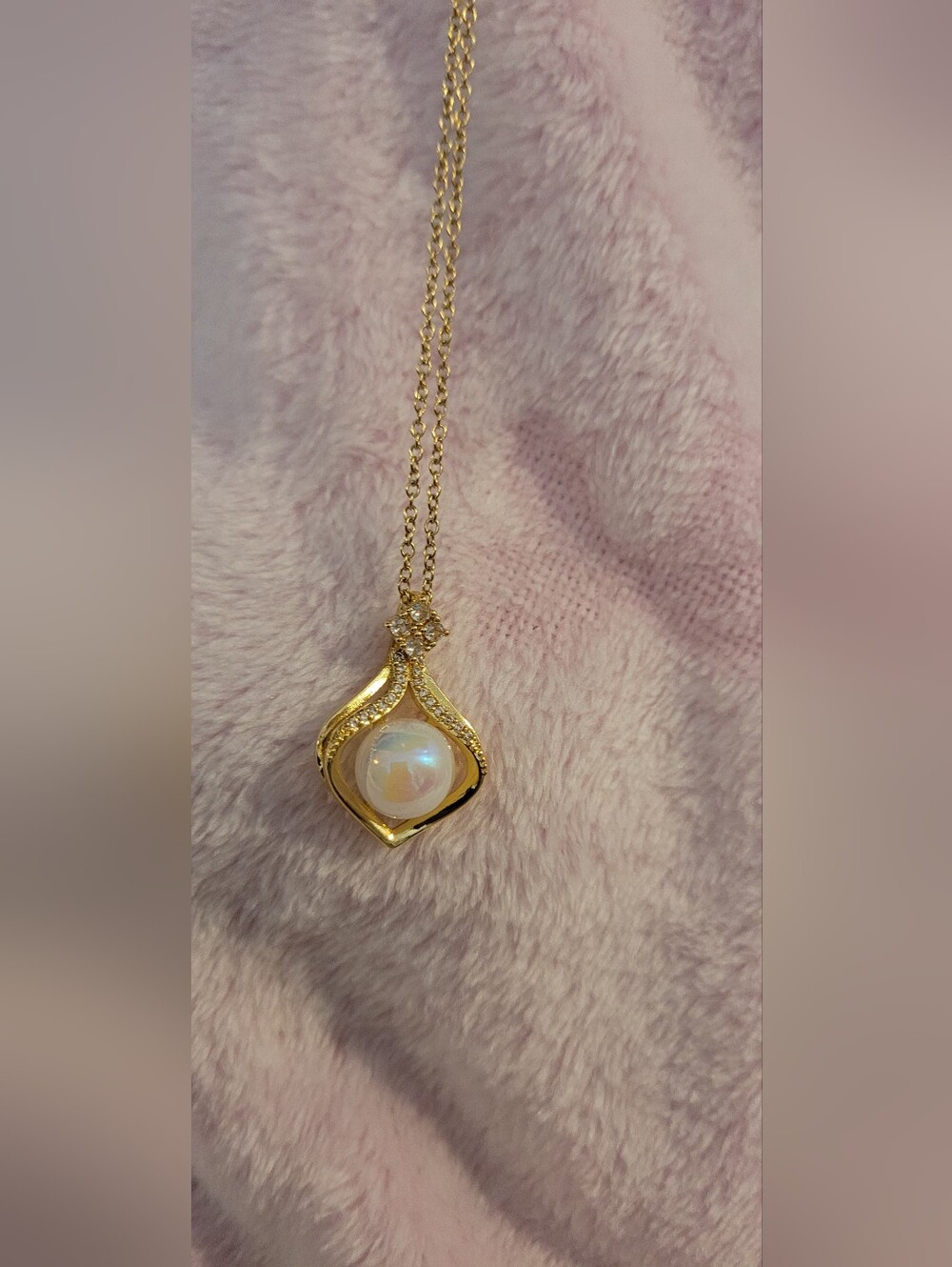 Source Unknown Gold Pearl Pendant Necklace with Clear Accents